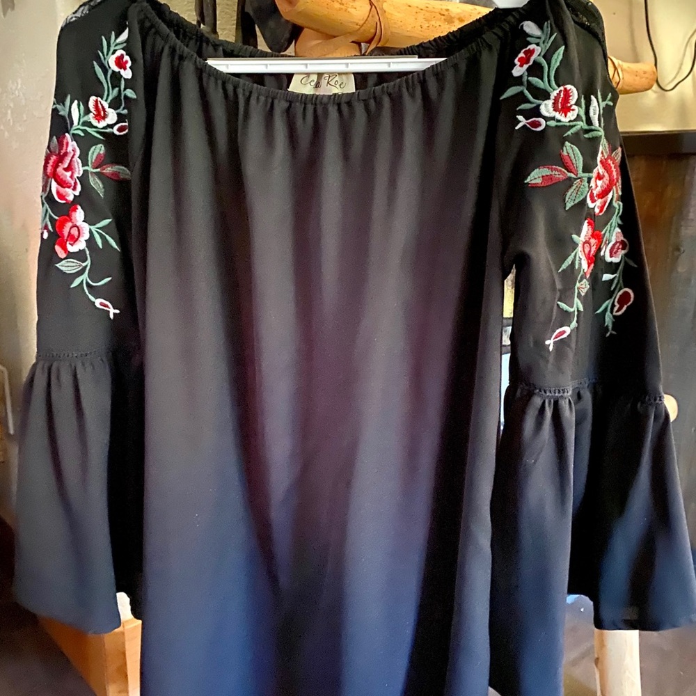 Embroidered sleeves blouse